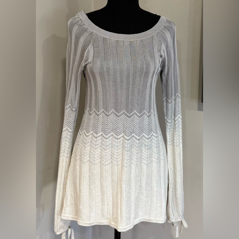 White House Black Market Gray Cream Ombre Chevron Sweater